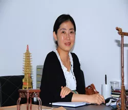 董弋萱：高级物流师，经济学硕士，云南物流领域专家，云南省物流学会会长，云南现代物流技术职业培训学校校长